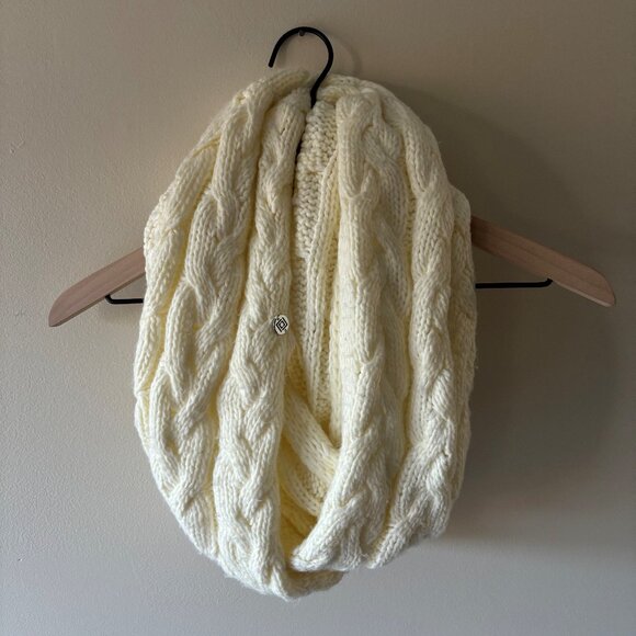 Liz Claiborne Infinity Cream Scarf - Picture 1 of 4